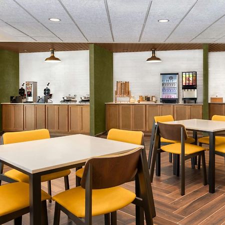 Fairfield By Marriott Inn & Suites Kansas City At The Legends Экстерьер фото