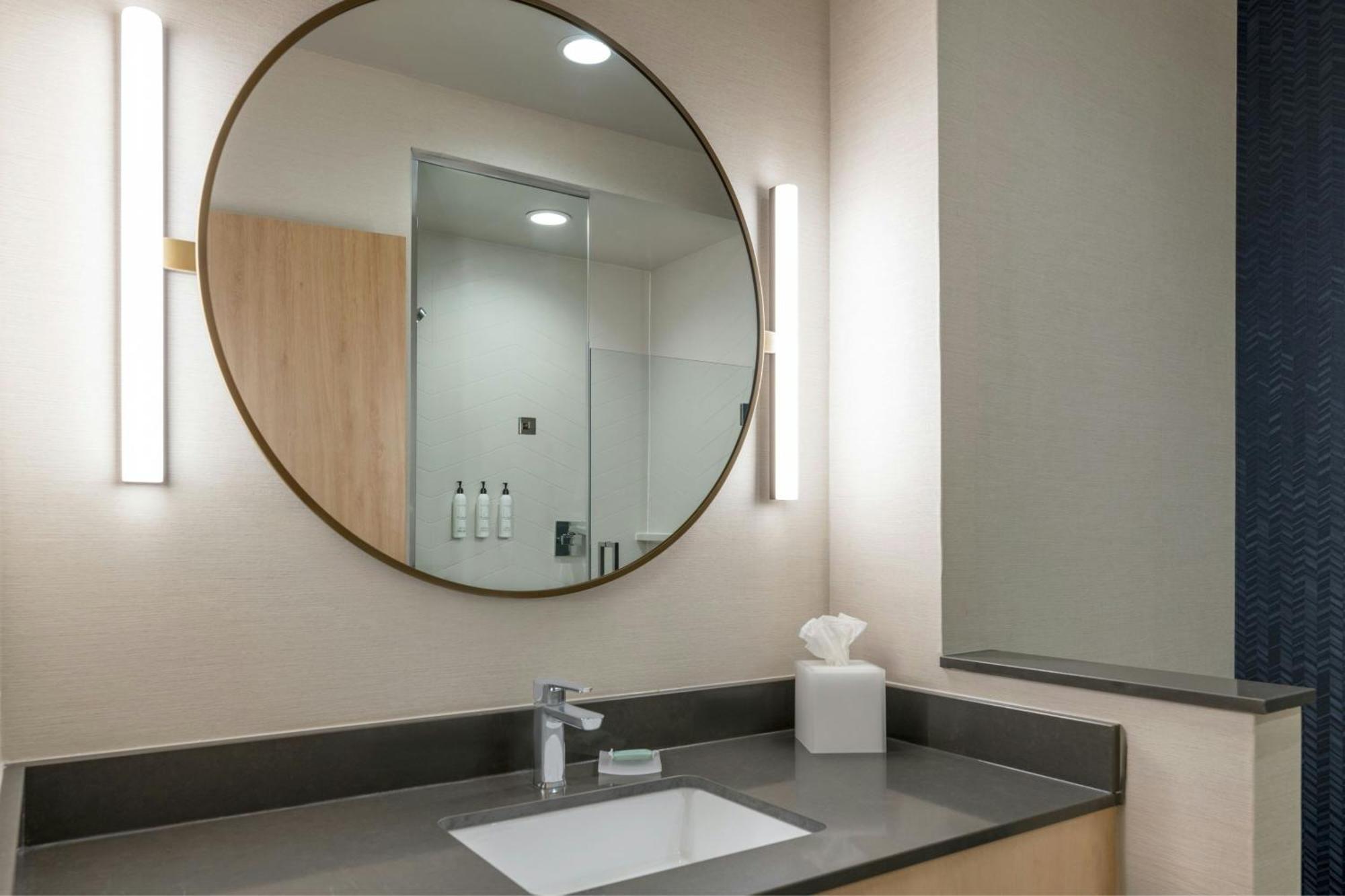 Fairfield By Marriott Inn & Suites Kansas City At The Legends Экстерьер фото